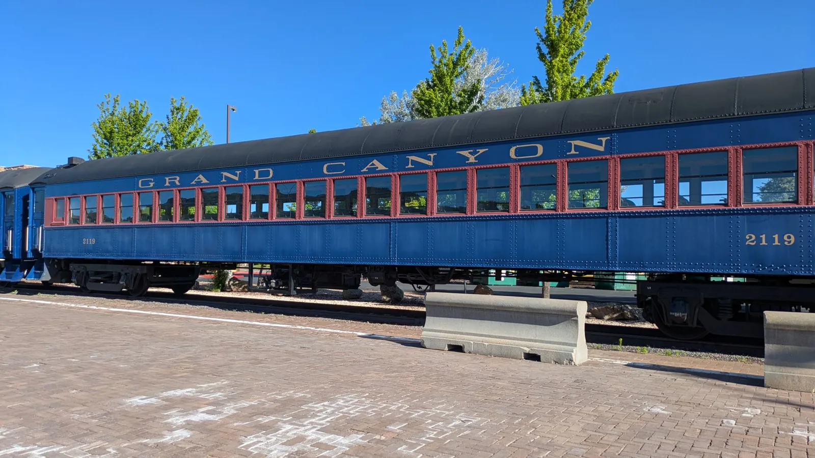 Scenic train rides in the US through the Colorado Rockies