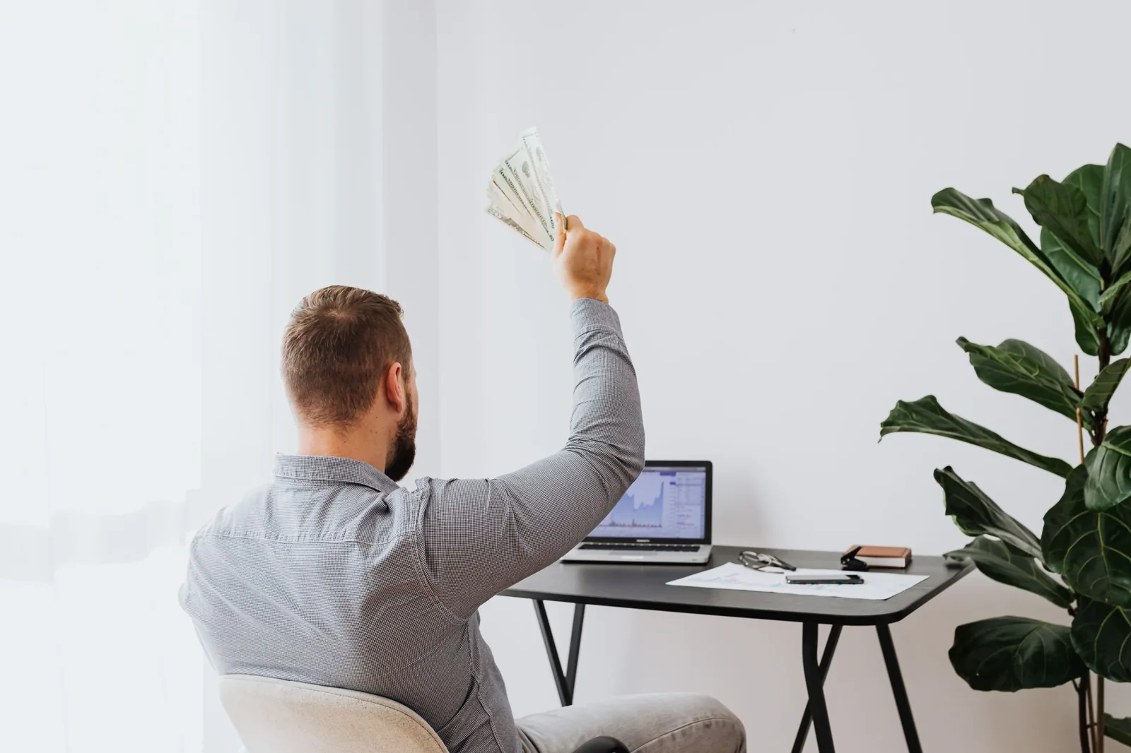 travel rewards vs cash back credit card comparison