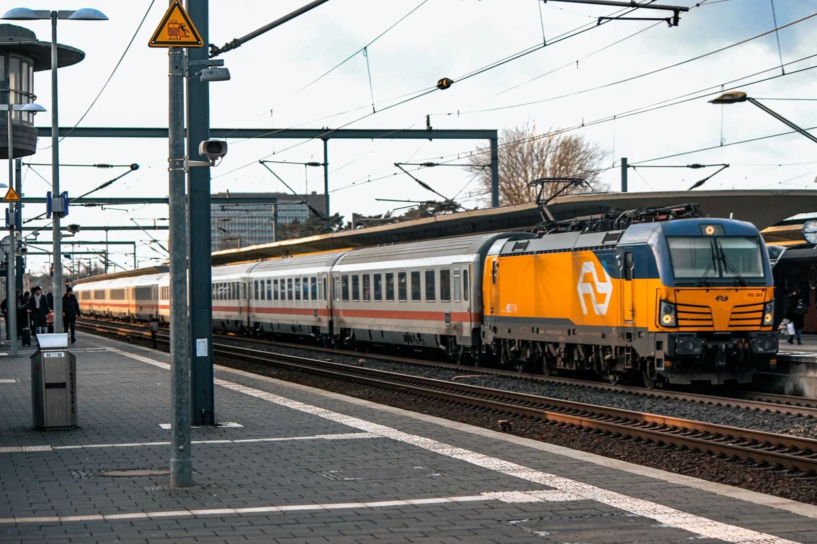 how to travel europe by train