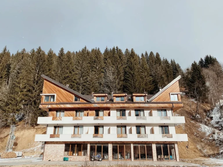 How to Find Cheap Accommodation: 8 Practical Ways to Cut Lodging Costs